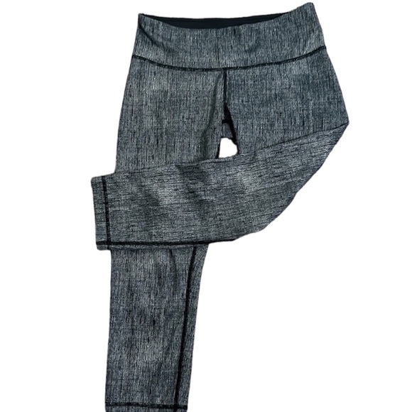 Lululemon crop gray leggings size 6 workout - Picture 2 of 9